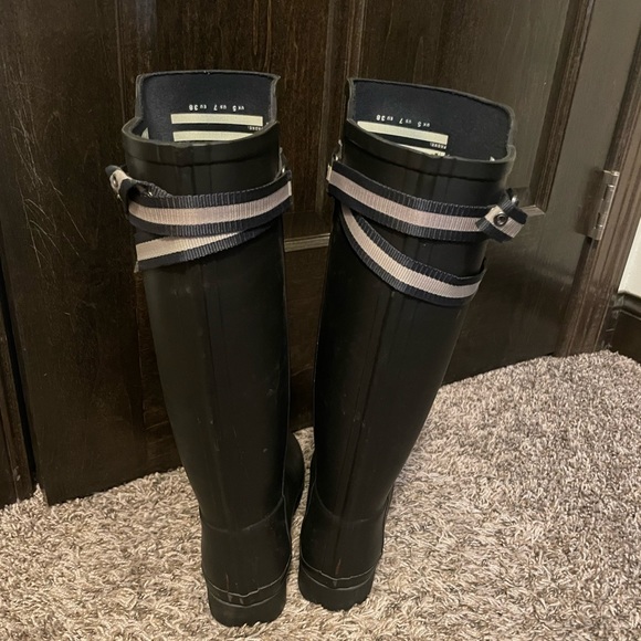 Hunter Refined Webbing Back Strap Tall Boots - Picture 4 of 6